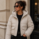 Campera Moderna con Capucha e Interior con Piel